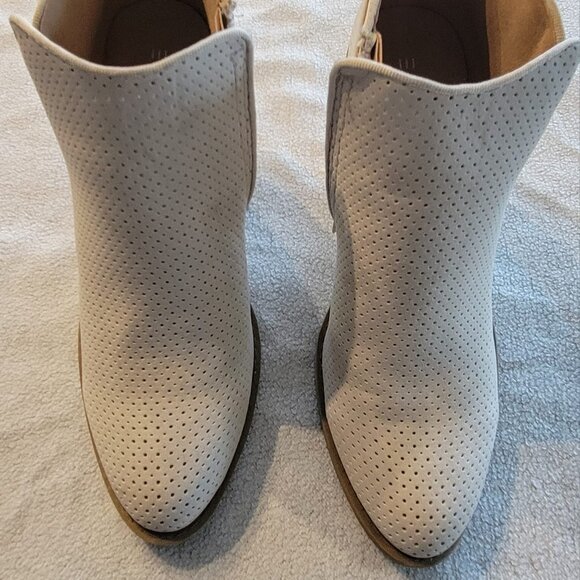 Cream Esprit Ankle Boots. Size US 8 (EUR 38, UK 6) - Picture 1 of 7